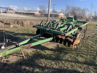 John Deere 714