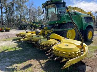 2022 John Deere 772