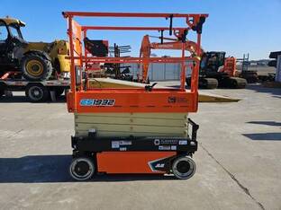 2024 JLG ES1932