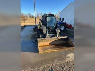 2017 New Holland L228