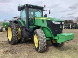 2013 John Deere 7215R