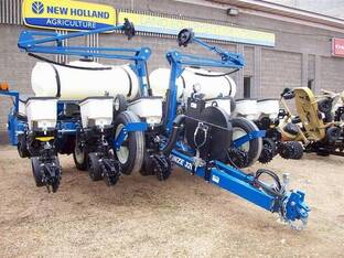 2024 Kinze 3205
