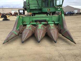 John Deere 443