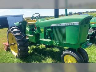 John Deere 3010