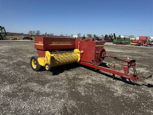 1990 New Holland 565