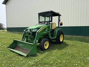 2017 John Deere 3033R