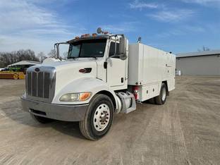 2010 Peterbilt 335
