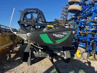 2019 MacDon Industries FD135