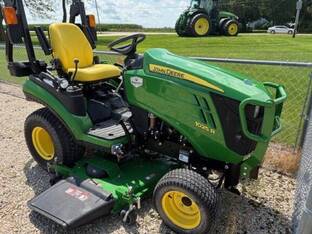 2017 John Deere 1025R