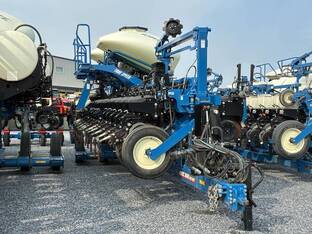 2022 Kinze 3665