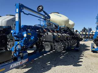 2024 Kinze 3665