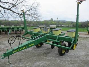John Deere 7000