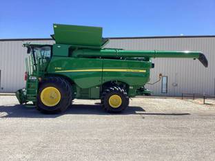2022 John Deere S780