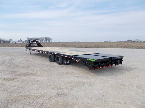 2023 Load Trail 102x40' gooseneck trailer 24k max ramps
