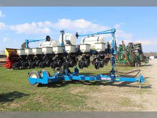 2022 Kinze 3505