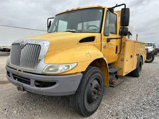 2004 International DURASTAR 4300