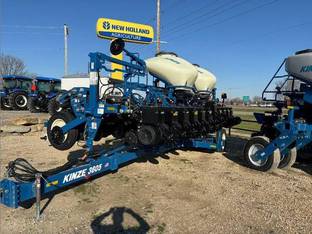 2023 Kinze 3605