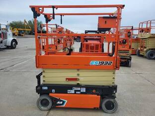 2024 JLG ES1932