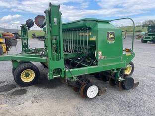 2002 John Deere 1560