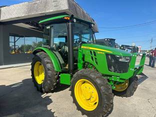 John Deere 5075E