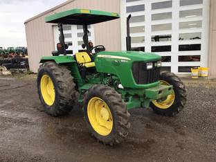 John Deere 5055E