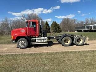 1997 Mack CH613