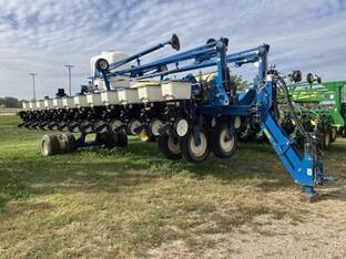 2006 Kinze 3700