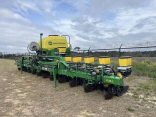 2022 John Deere 1725 CCS