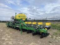 2022 John Deere 1725 CCS