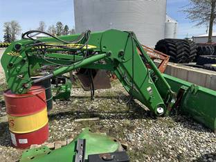 2008 John Deere 746