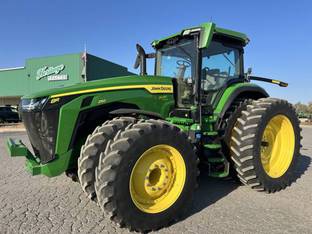 2022 John Deere 8R 250