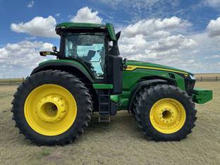 2023 John Deere 8R 370