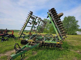 John Deere 724 Mulch Finisher