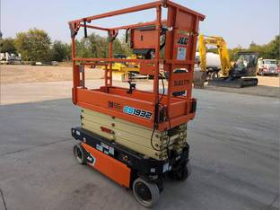 2024 JLG ES1932