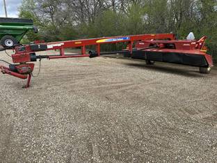 2011 New Holland H7460