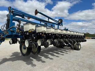 2009 Kinze 3700