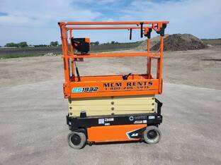 2024 JLG ES1932