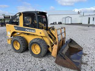 2008 John Deere 320
