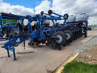 2018 Kinze 4900