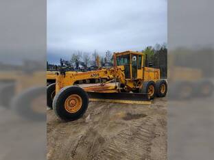 1987 John Deere 670B