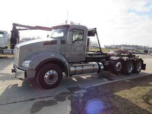 2025 Kenworth T880