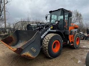 2022 Develon Wheel Loaders DL220-7
