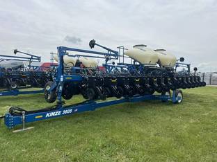 2024 Kinze 3605