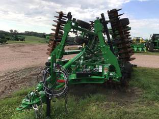 2022 John Deere 2660VT