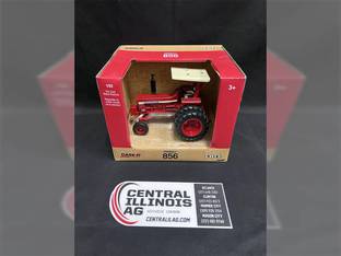 Case IH 856 FARMALL 1/32 DIE-CAST MEDAL REPLICA