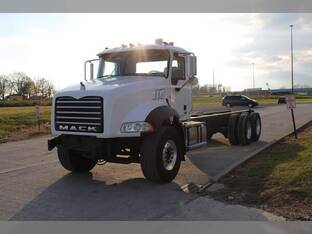 2013 Mack GU813