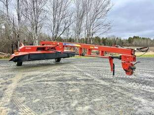 2010 New Holland H7560