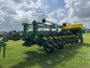 2023 John Deere 1775NT