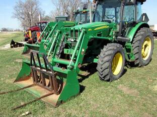 2010 John Deere 6100D