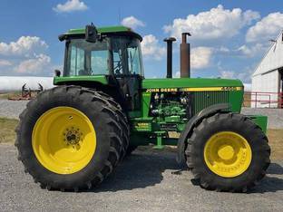 1990 John Deere 4455